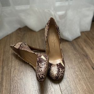 Jessica Simpson 🐍 print heels